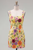 Vestido de Homecoming con cuello cuadrado amarillo bodycon flores y bordados
