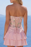 Vestido de bienvenida rosa rosa con tirantes finos y volantes
