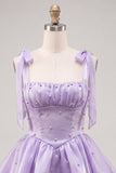 Vestido de bienvenida a casa con perlas lilas y cuento de hadas con capas en la espalda
