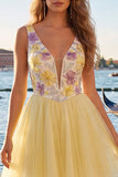 Vestido de bienvenida a casa amarillo de cuello en V con lentejuelas florales en línea A