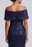 Vestido midi de madre de la novia con brillantes sirenas azul marino descubierto y hombros