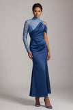 Vestido azul de sirena de cuello alto con franzas midi de madre de la novia con abertura
