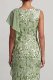 Vestido largo de madre de la novia con volantes sirena de sirena champán con cuello bateau