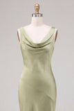 Vestido midi de sirena de satén verde claro con cuello tipo capucho