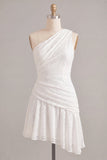 Vestido blanco pequeño de encaje fruncido con un solo hombro y encaje fruncido