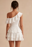 Vestido blanco de un solo hombro, filete de gasa con volantes y escaleras