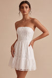 Vestido blanco pequeño blanco sin tirantes floral con volantes
