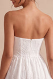 Vestido blanco pequeño blanco sin tirantes floral con volantes