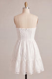Vestido blanco pequeño blanco sin tirantes floral con volantes