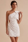 Bodycon vestido blanco pequeño con corte floral de un solo hombro y lazo