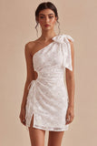 Bodycon vestido blanco pequeño con corte floral de un solo hombro y lazo
