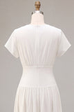 Vestido blanco pequeño de gasa de línea A con escote en V