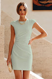 Vestido blanco pequeño de escote redondo con manga alta y manga alta