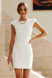 Vestido blanco pequeño de escote redondo con manga alta y manga alta