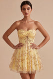 Vestido amarillo de bienvenida de lentejuelas sin tirantes y tirantes