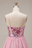 Vestido de bienvenida rosa rosa con tirantes finos y lentejuelas