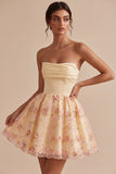 Vestido de bienvenida de bienvenida floral bordado sin tirantes amarillo claro en línea A