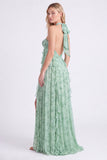 Vestido largo de dama de honor floral de gasa A-line de gasa con escote húltico, volantes y abertura de salvia