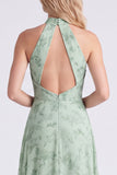 Vestido largo de dama de honor Sage A-line con escote halter, chiffon floral y abertura