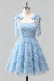 Vestido de bienvenida azul claro con tirantes con láminas florales con cuentas y encaje en la espalda