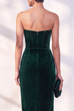Vestido de terciopelo sin tirantes con corsé burdeos