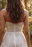 Vestido blanco floral sin tirantes