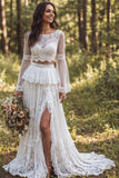 Vestido de novia largo de marfil con escote en A y volantes con abertura