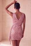 Vestido corto corto de bienvenida con cuello redondo rosa brillante, lentejuelas, fruncido y fajilla