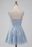 A-Line Sky Blue Tirantes gruesos Vestido de Homecoming con lentejuelas florales cortos y lazo