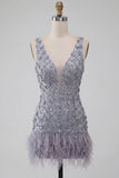 Vestido corto de bienvenida corto de homecoming, corto bodycon cuello en V de lavanda lavanda polvoriento con plumas