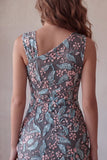 Vestido corto de bienvenida a casa negro con flores y frochos y bordados