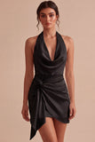 Vestido blanco sin espalda con corte de carrosserie con cordón halter
