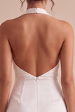 Vestido blanco sin espalda con corte de carrosserie con cordón halter
