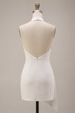 Vestido blanco sin espalda con corte de carrosserie con cordón halter