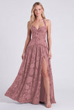 Corsé espresso de línea A con escote halter, encaje floral con encaje en la espalda y largo vestido de dama de honor con abertura