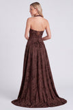 Corsé espresso de línea A con escote halter, encaje floral con encaje en la espalda y largo vestido de dama de honor con abertura