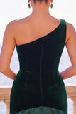 Vestido maxi fruncido de terciopelo sirena de un solo hombro burdeos