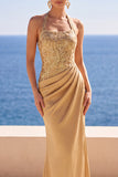 Blush con cuello halter y lentejuelas bordado sirena fruncido con cuentas y vestido largo formal