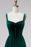 Corsé de terciopelo verde oscuro Tirantes plisados gruesos Vestido formal largo de línea A