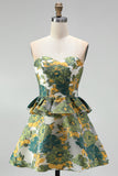 Vestido corto de bienvenida a casa, floral verde sin tirantes en línea A, con volantes y volantes