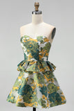 Vestido corto de bienvenida a casa, floral verde sin tirantes en línea A, con volantes y volantes