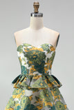 Vestido corto de bienvenida a casa, floral verde sin tirantes en línea A, con volantes y volantes