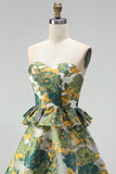 Vestido corto de bienvenida a casa, floral verde sin tirantes en línea A, con volantes y volantes