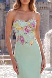 Vestido largo de graduación floral de baile de fin de curso sin tirantes de sirena verde salvia con bordados