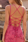 Vestido largo de graduación con tirantes finos de sirena fucsia