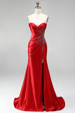 Vestido de graduación sin tirantes Sirena con cola de satén rojo y abertura