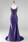 Sirena con purpurina, lentejuelas, corsé fruncido, vestido largo morado con abertura