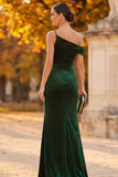 Vestido formal largo de un hombro con cuentas y funda verde oscuro asimétrico