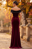 Vestido formal maxi de veludo burdeos con funda descubierta y abertura