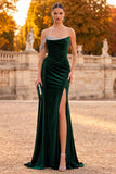 Vestido formal Maxi de terciopelo verde oscuro con un hombro fruncido y pedrería
